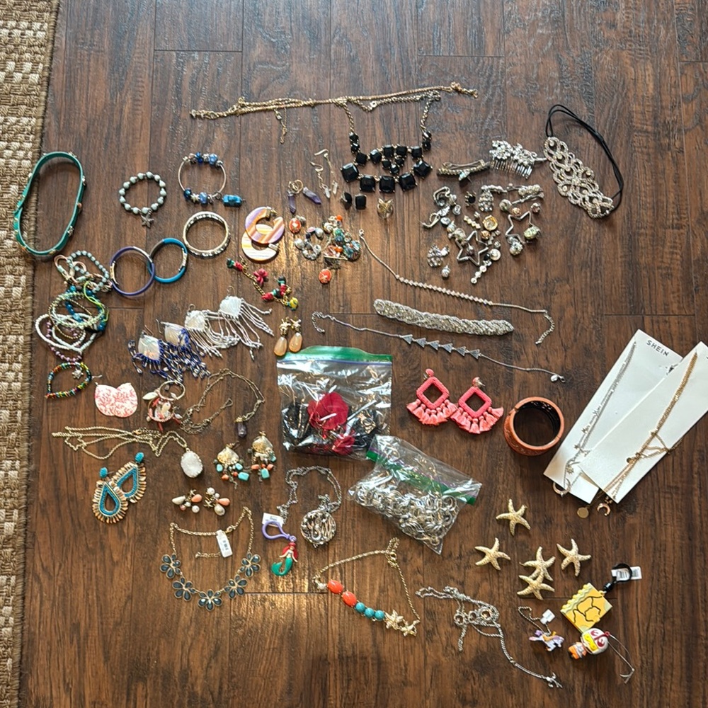 Women's Costume Jewelry & Accessories Bundle